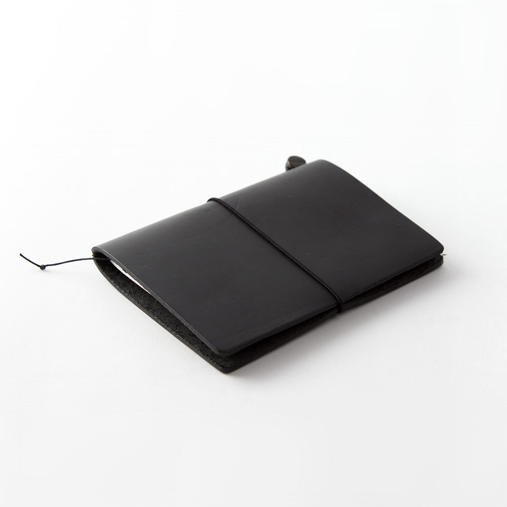 TRAVELER'S notebook Black (Passport Size)