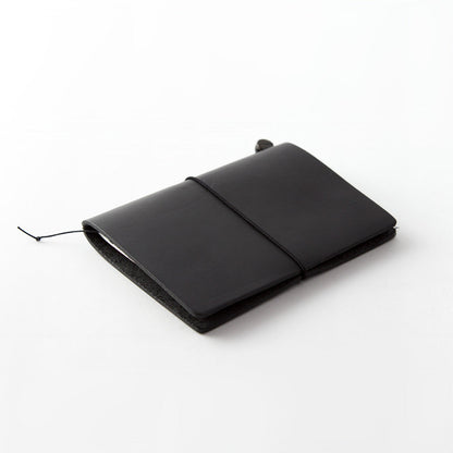 TRAVELER'S notebook Black (Passport Size)