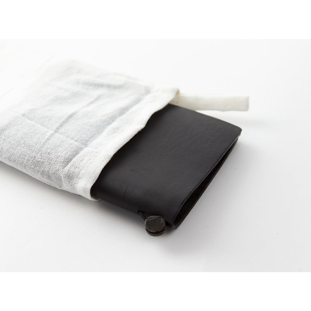 TRAVELER'S notebook Black (Passport Size)