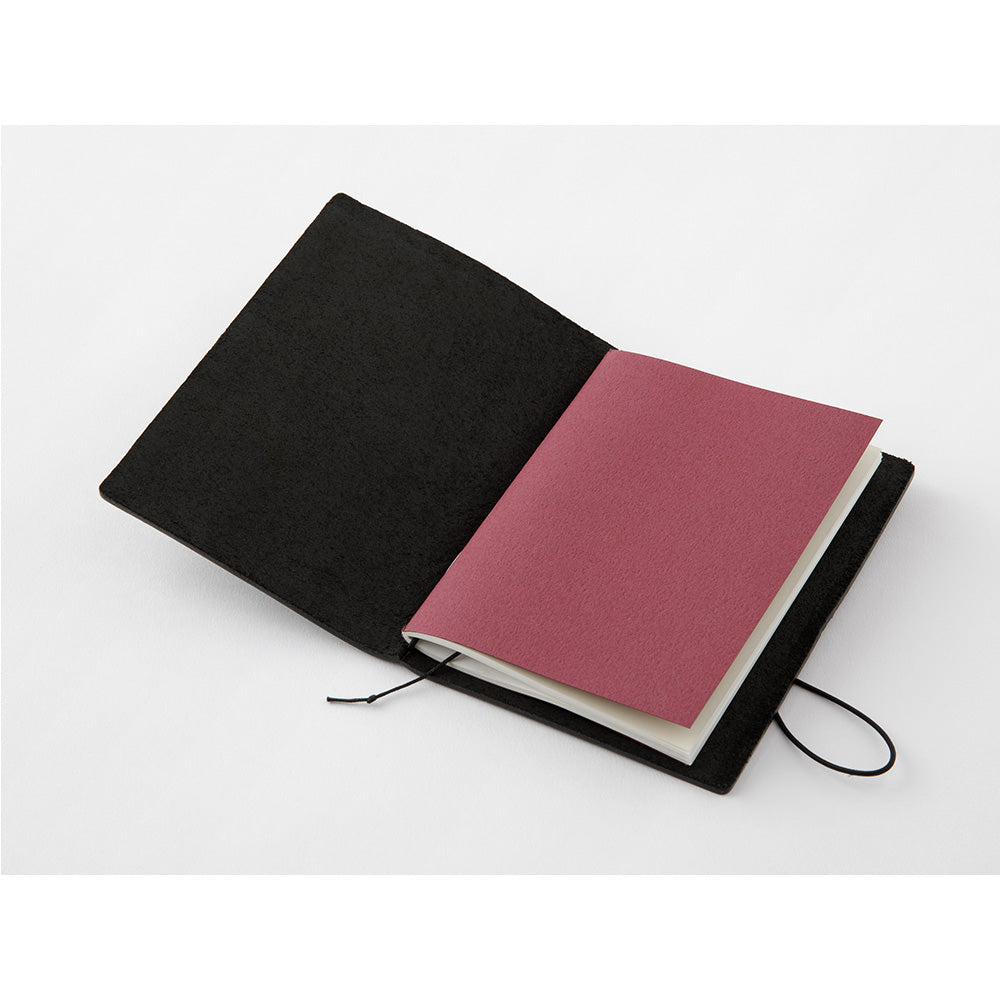 TRAVELER'S notebook Black (Passport Size)